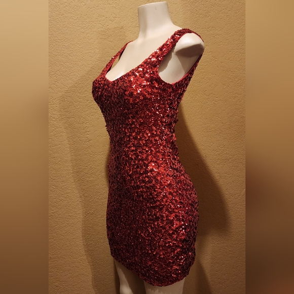 Verty, NWOT red sequence mini dress sz L - Picture 2 of 5
